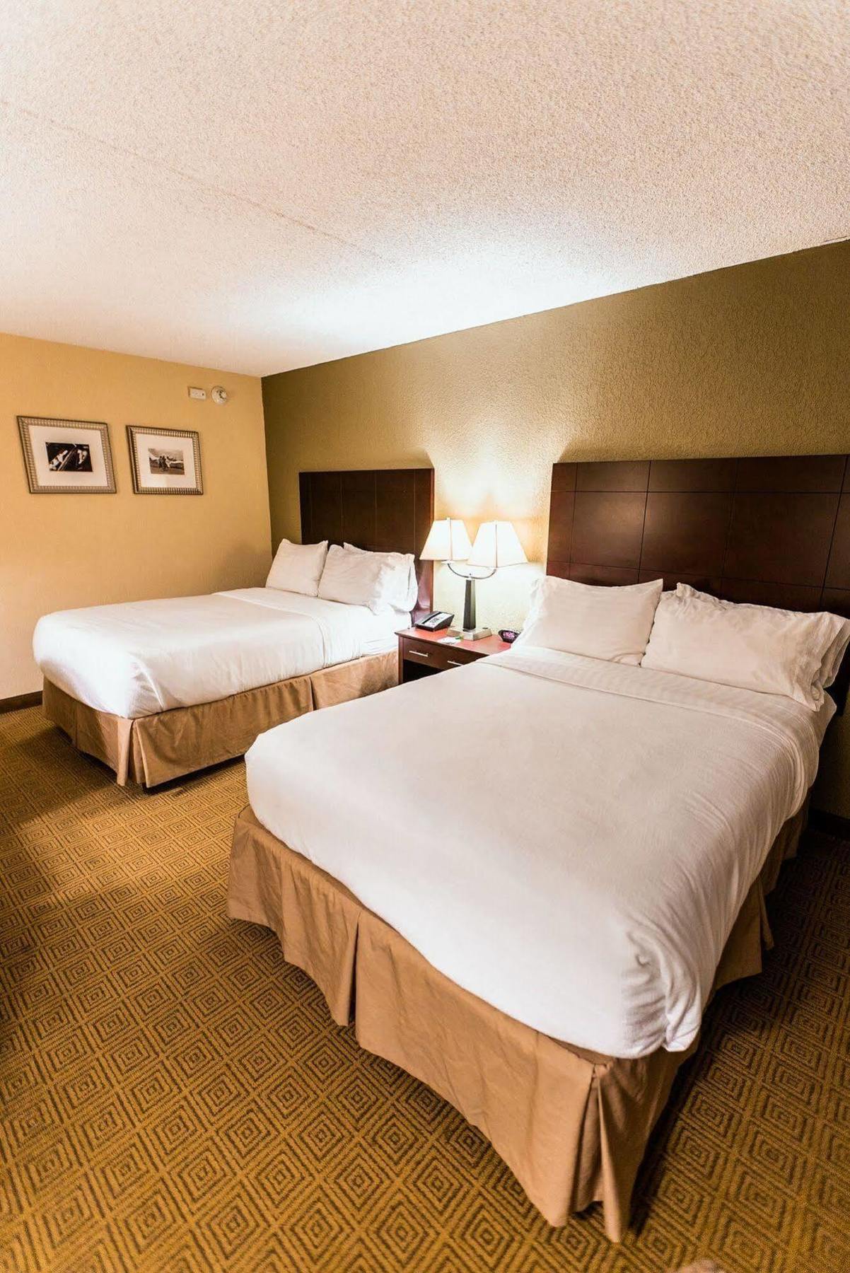 Holiday Inn South Plainfield-Piscataway By Ihg Εξωτερικό φωτογραφία